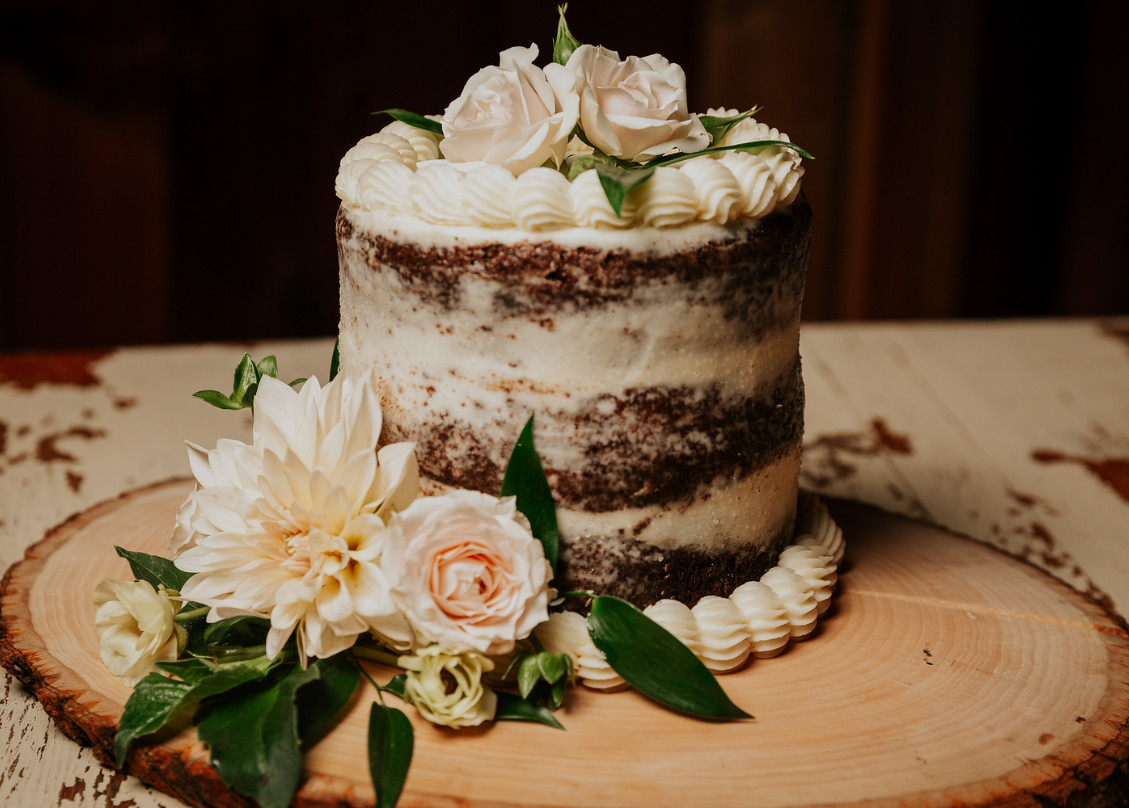 WEDDING CAKE ADVICE - How To Incorporate Edible Flowers Into Your Wedding  Cake Design, By Dainty Bakes