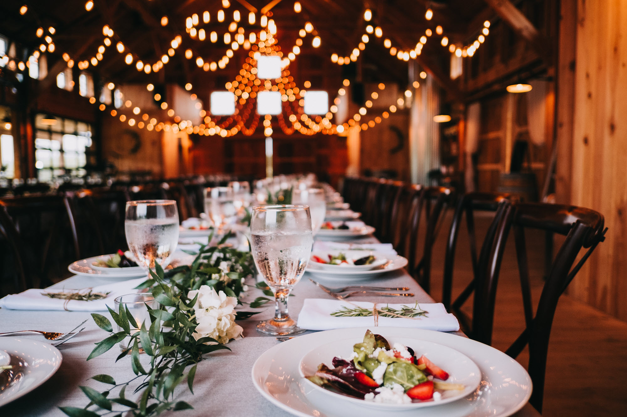 Charming Wedding Venue: Sophisticated Plated Dining and Beautifully Decorated Table Settings