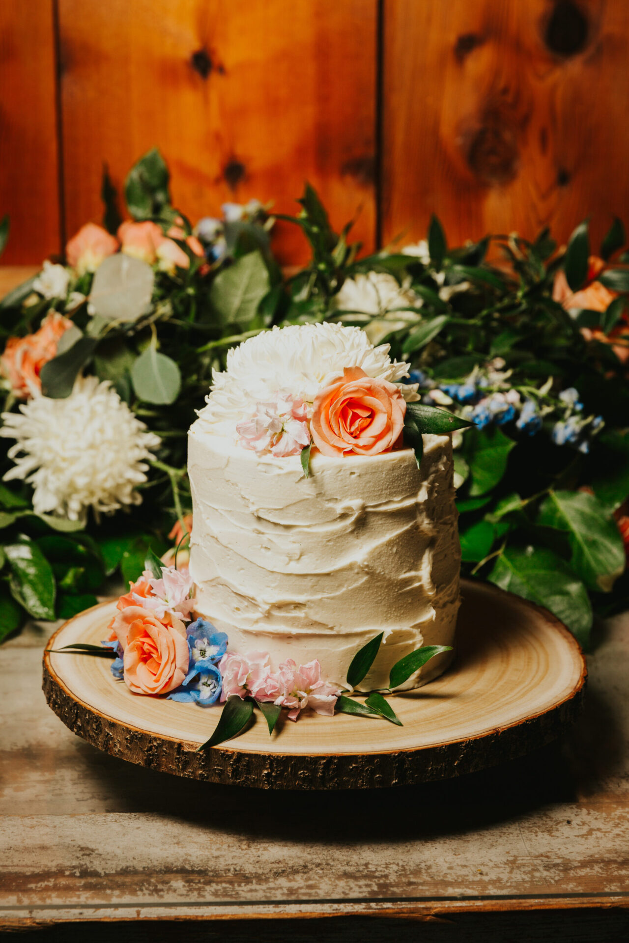 Zion Springs white wedding cake with fresh flowers