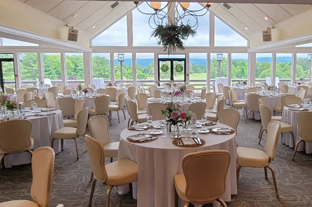 Shenandoah Valley Golf Club, Warren County: Rustic Elegance Meets Sophisticated Ballrooms for Wedding Dining