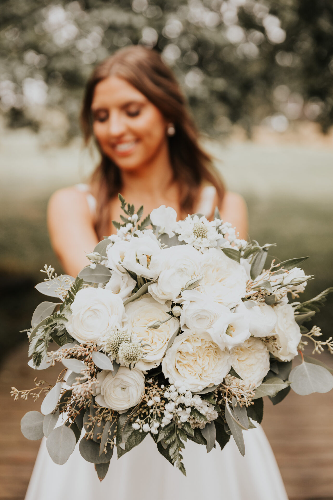 bride, bouquet, white roses