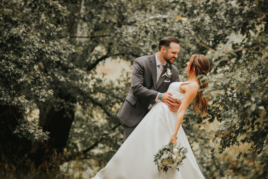 bride groom fall maple tree