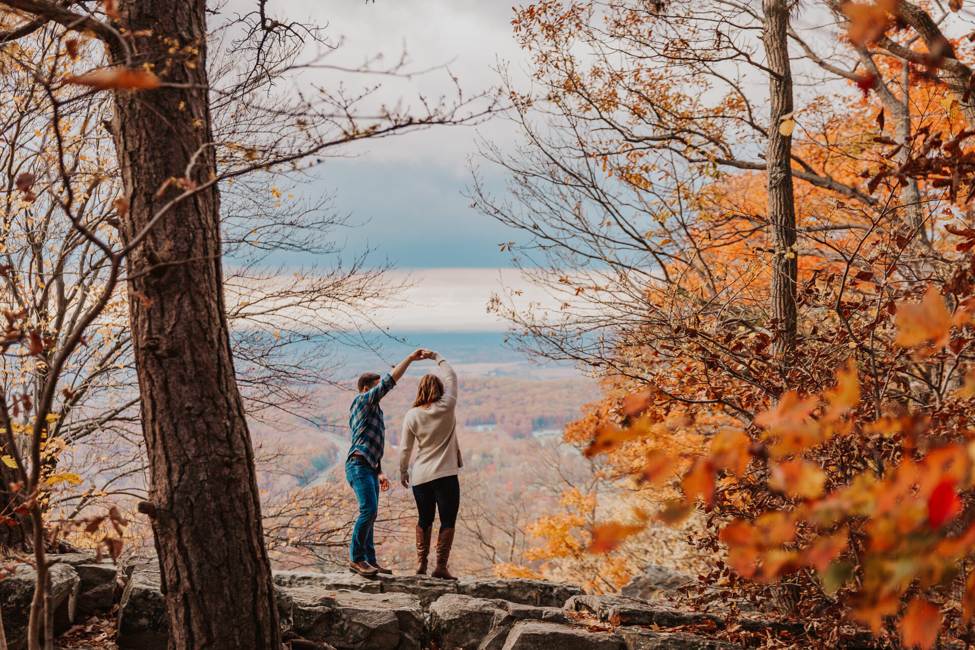 engagement, scenic overlook, autumn, fall colors, Shenandoah