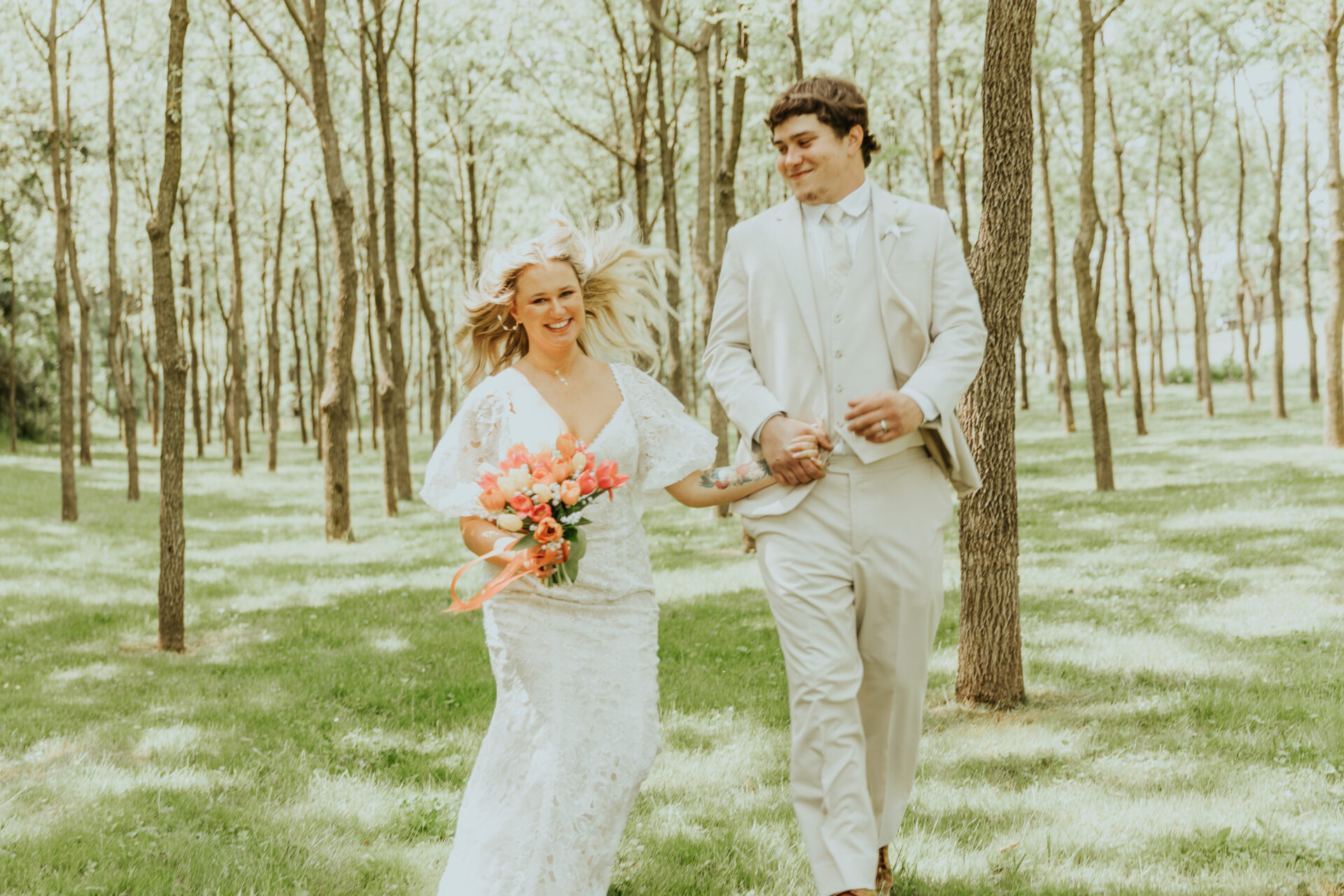 Featured image for “Lyndsay & Zach’s Spring Minimony”